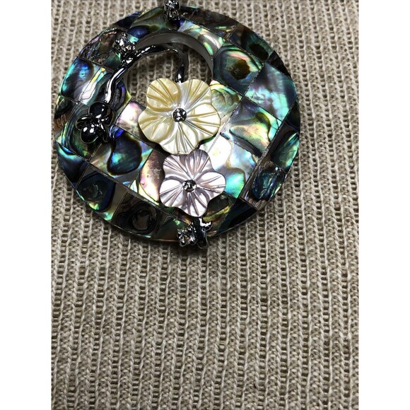 Flower Style Natural Handmade Abalone Shell Carved Shell Silver Necklace Pendant - Picture 6 of 14